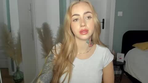 C o r a l i e online show from 04.10.26