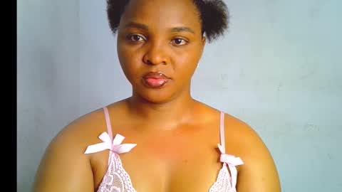 Snapshot of sexy_ebonygirl_ chatting on 12.01.25 Clara online show from 12.01.25