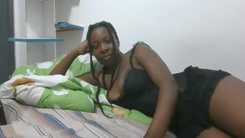 Snapshot of sexy_letisha chatting on 10.15.25 sexy_letisha online show from 10.15.25