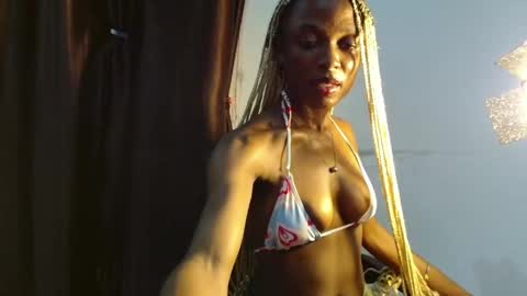 Snapshot of sexy_maureen chatting on 04.27.26 maggi online show from 04.27.26