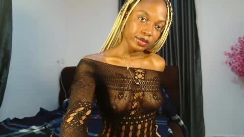 Snapshot of sexy_maureen chatting on 05.08.26 maggi online show from 05.08.26