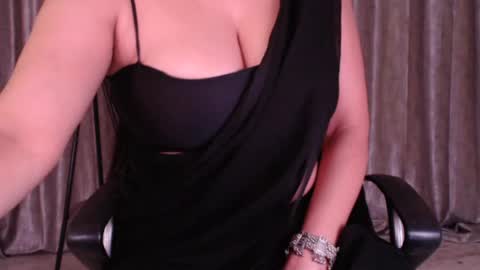Snapshot of sexy_myra18 chatting on 05.27.26 myra online show from 05.27.26