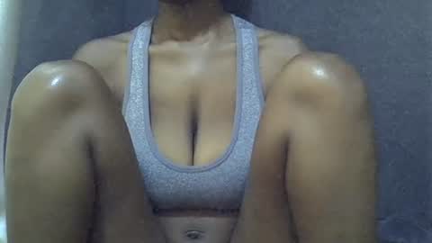 Snapshot of sexy_peach4 chatting on 06.23.26 sexy_peach4 online show from 06.23.26