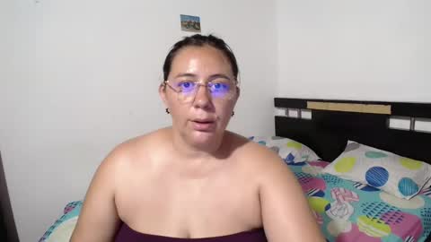 Snapshot of sexy_ticki chatting on 09.09.25 janel online show from 09.09.25
