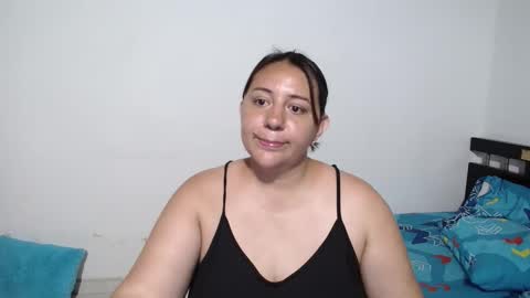 Snapshot of sexy_ticki chatting on 10.21.25 janel online show from 10.21.25