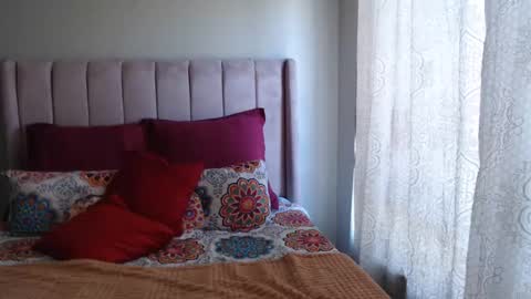 Snapshot of sexyangiexx chatting on 12.12.24 Angie online show from 12.12.24