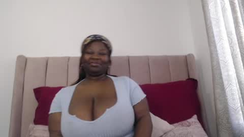 Snapshot of sexyangiexx chatting on 06.14.26 Angie online show from 06.14.26