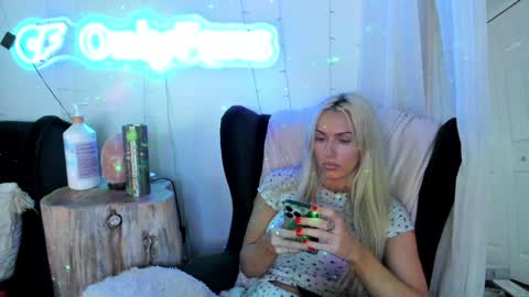 Snapshot of sexyashley_21 chatting on 02.08.25 Ashley Teal online show from 02.08.25