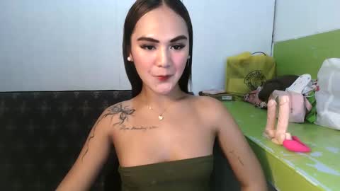 Snapshot of sexycheskax18 chatting on 05.27.26 pretty Cheska online show from 05.27.26