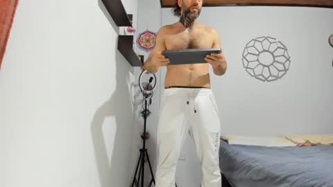 Antonioylola online show from 12.22.24