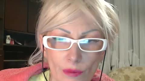 Snapshot of sexyeni chatting on 06.08.26 ENI pvt moan your name WHEN I M NOT online you tell me in SNAPCHAT deal yes add me... FREE TWITTER magiconline101...... online show from 06.08.26