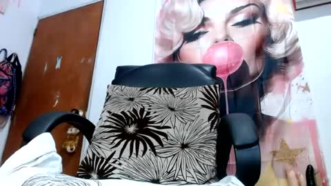 Snapshot of sexyfavgirl chatting on 07.06.26 Mary online show from 07.06.26