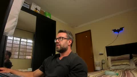 Snapshot of sexyflightz chatting on 09.16.25 chris online show from 09.16.25