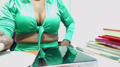 sexyhanny4u online show from 10.26.25