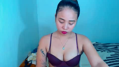 Snapshot of sexyhotbojean chatting on 03.11.25 jeanken and jelian online show from 03.11.25