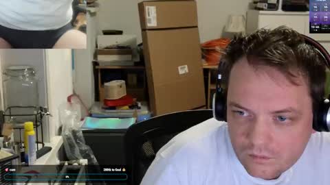 Snapshot of sexyhotboy87 chatting on 12.17.24 Henry online show from 12.17.24