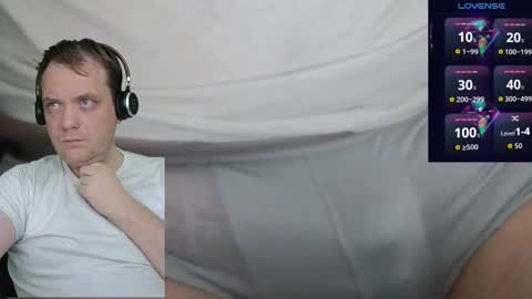 Snapshot of sexyhotboy87 chatting on 09.16.25 Henry online show from 09.16.25