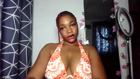 Snapshot of sexykuchie889 chatting on 05.21.26 malia online show from 05.21.26