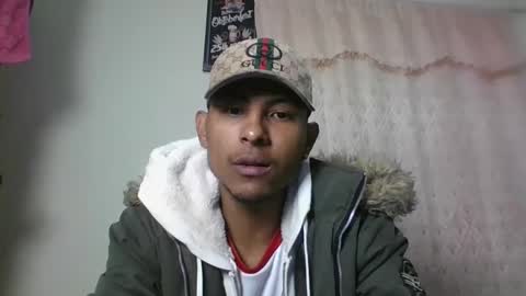 Snapshot of sexyleon69 chatting on 02.19.25 Sexy leon online show from 02.19.25