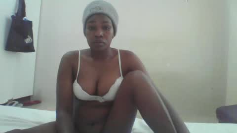 Snapshot of sexylindah chatting on 06.15.26 sexylindah online show from 06.15.26