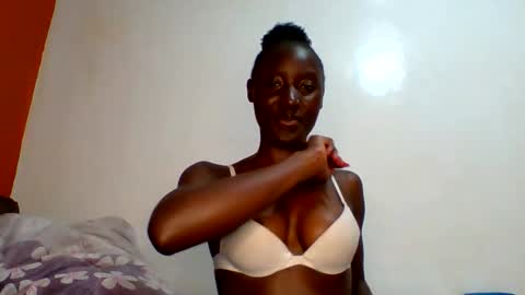 Snapshot of sexylucia5 chatting on 05.09.26 sexylucia5 online show from 05.09.26