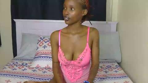 Snapshot of sexyluha chatting on 10.20.25 sexyluha online show from 10.20.25