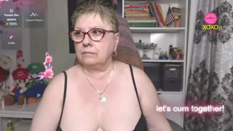 Snapshot of sexylynette4u chatting on 08.03.26 sexylynette4u online show from 08.03.26