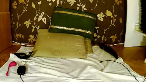 Snapshot of sexymayagold chatting on 03.23.26 Squirty Maya Gold online show from 03.23.26