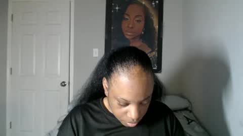 Snapshot of sexymona1218 chatting on 09.10.25 SexyMona online show from 09.10.25