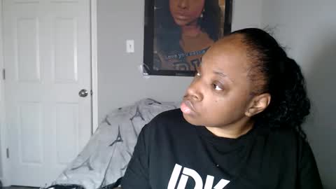 Snapshot of sexymona1218 chatting on 09.15.25 SexyMona online show from 09.15.25