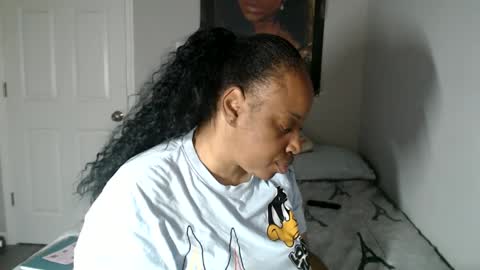 Snapshot of sexymona1218 chatting on 09.19.25 SexyMona online show from 09.19.25