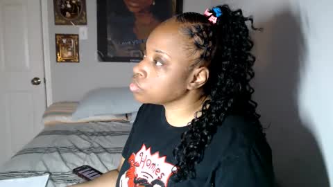 Snapshot of sexymona1218 chatting on 10.03.25 SexyMona online show from 10.03.25