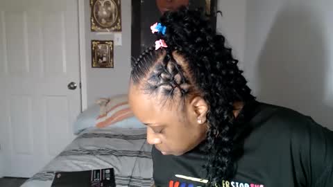 Snapshot of sexymona1218 chatting on 10.05.25 SexyMona online show from 10.05.25