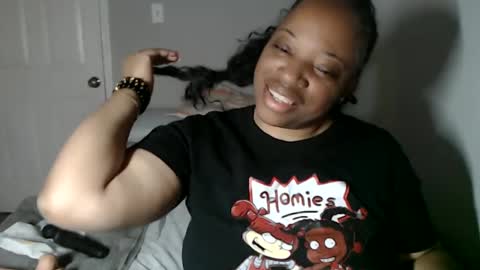 Snapshot of sexymona1218 chatting on 10.28.25 SexyMona online show from 10.28.25