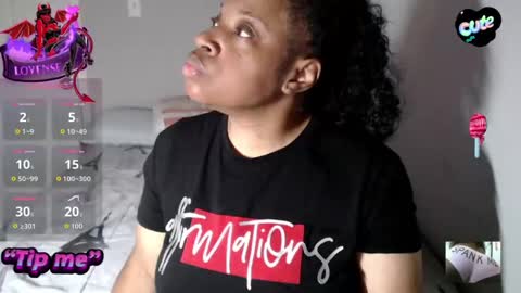 Snapshot of sexymona1218 chatting on 11.09.25 SexyMona online show from 11.09.25