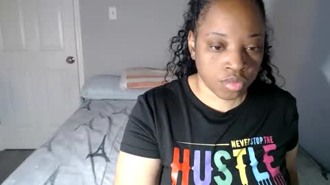 Snapshot of sexymona1218 chatting on 11.11.25 SexyMona online show from 11.11.25