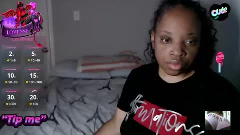 Snapshot of sexymona1218 chatting on 11.13.25 SexyMona online show from 11.13.25