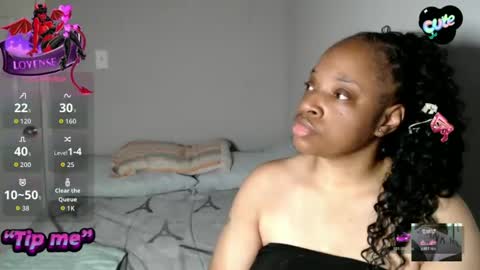 Snapshot of sexymona1218 chatting on 11.23.25 SexyMona online show from 11.23.25