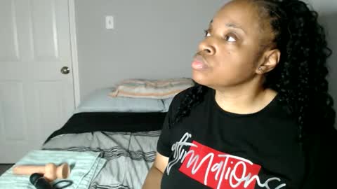 Snapshot of sexymona1218 chatting on 11.25.25 SexyMona online show from 11.25.25