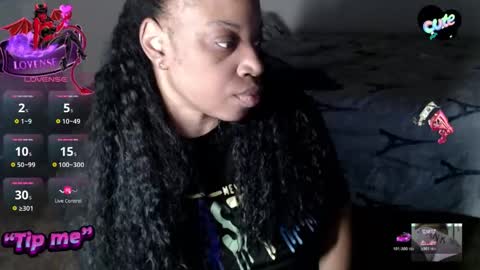 Snapshot of sexymona1218 chatting on 12.16.25 SexyMona online show from 12.16.25