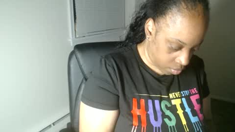 Snapshot of sexymona1218 chatting on 12.17.25 SexyMona online show from 12.17.25