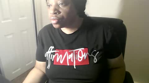 Snapshot of sexymona1218 chatting on 01.14.26 SexyMona online show from 01.14.26