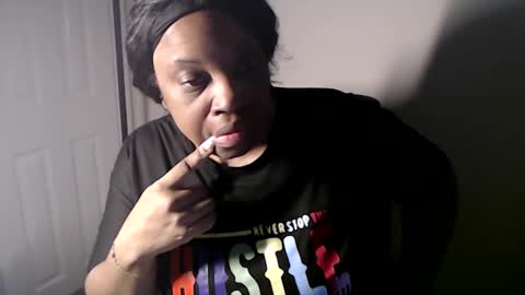 Snapshot of sexymona1218 chatting on 01.14.26 SexyMona online show from 01.14.26