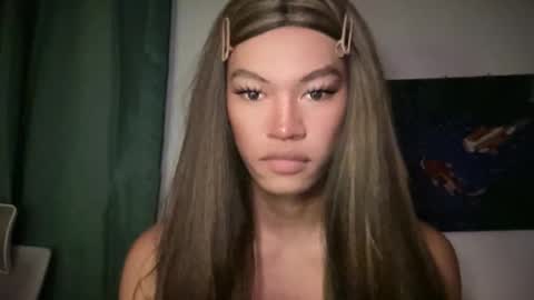 Snapshot of sexynakedweapon chatting on 06.01.26 LIEZEL online show from 06.01.26