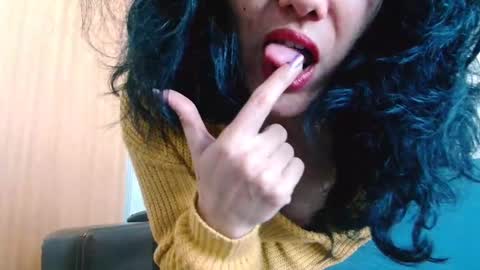 Snapshot of sexynaughtykitty chatting on 01.06.25 Myra online show from 01.06.25