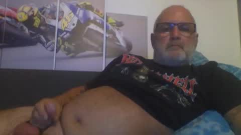 Snapshot of sexypaa chatting on 10.25.25 sexypaa online show from 10.25.25