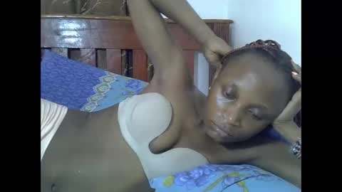 Snapshot of sexypetite4 chatting on 03.19.26 SHARON online show from 03.19.26