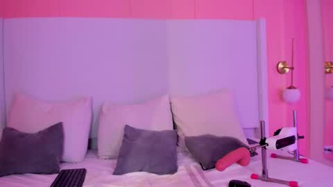 Snapshot of shaina_vasquez chatting on 12.15.25 Shaina Vasquez online show from 12.15.25