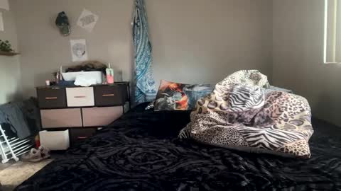 Shaman Woman online show from 12.28.24