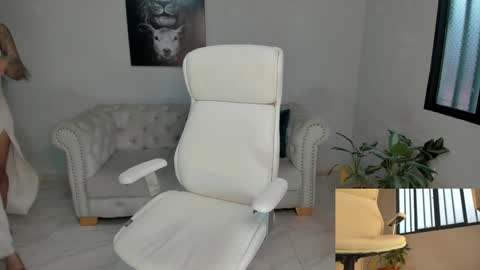 Snapshot of shanabellucy chatting on 01.10.25 onlyfans shanabellucy online show from 01.10.25